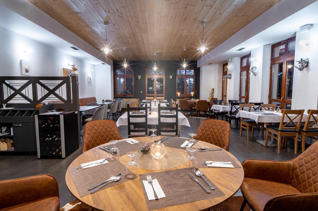 Red Deer Hotel ブレズノ エクステリア 写真