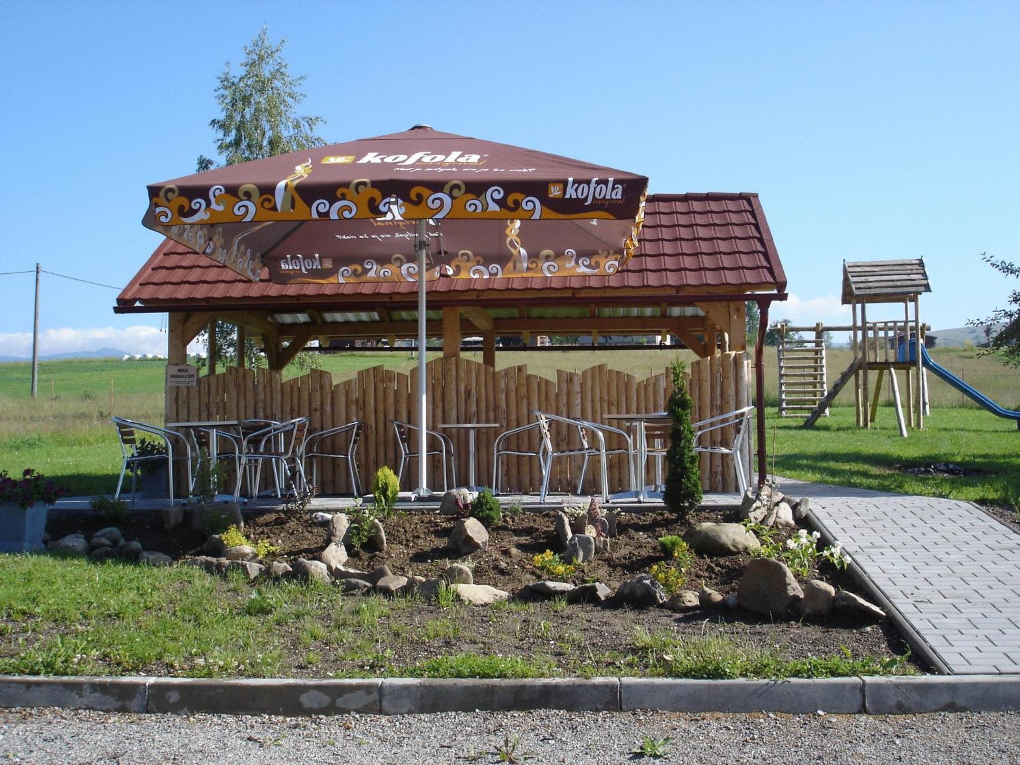 Red Deer Hotel ブレズノ エクステリア 写真